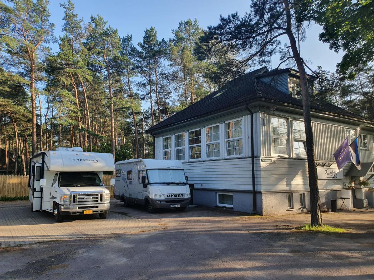 טאלין Freedom65 Hostel And Caravan מראה חיצוני תמונה