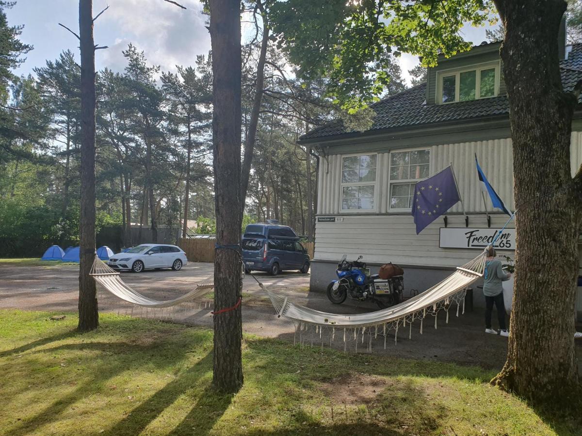 טאלין Freedom65 Hostel And Caravan מראה חיצוני תמונה
