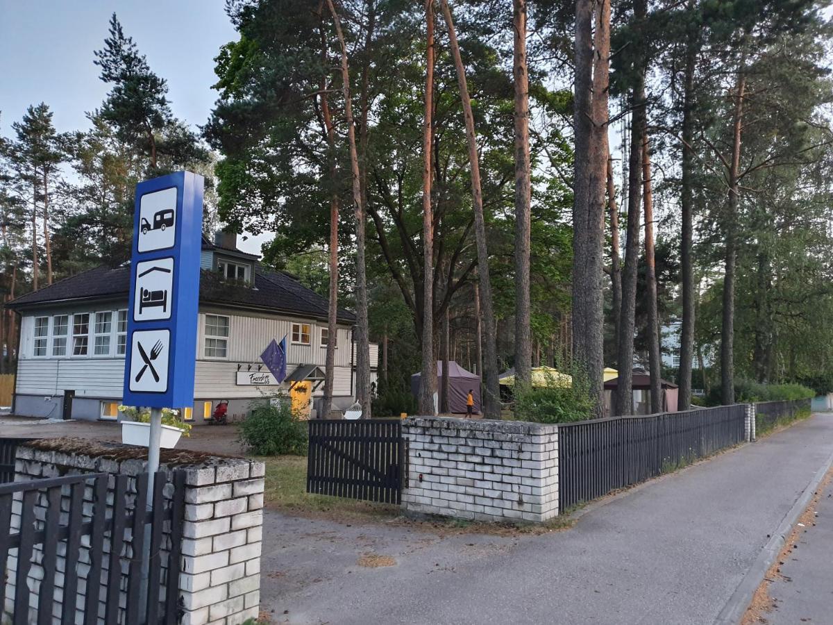 טאלין Freedom65 Hostel And Caravan מראה חיצוני תמונה